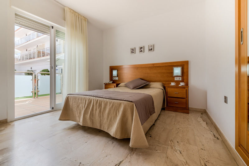 Hotel Apartamentos Loto Conil Conil De La Frontera Eksteriør bilde