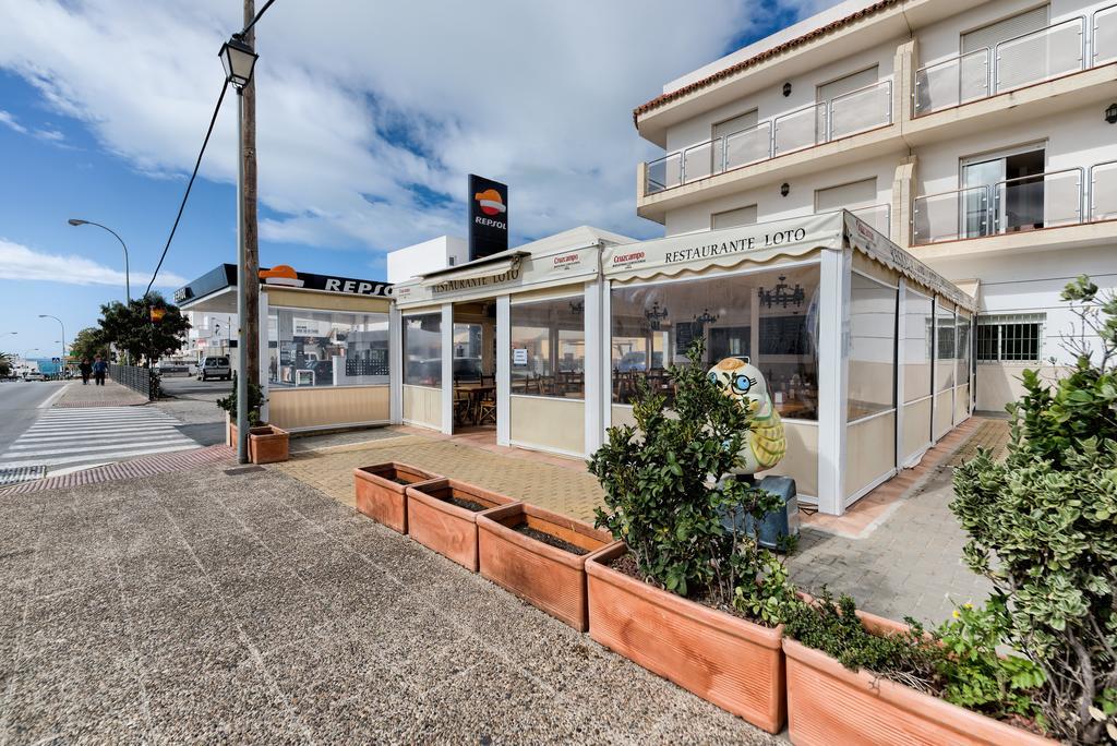 Hotel Apartamentos Loto Conil Conil De La Frontera Eksteriør bilde