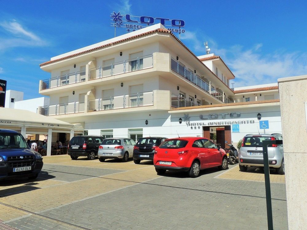 Hotel Apartamentos Loto Conil Conil De La Frontera Eksteriør bilde